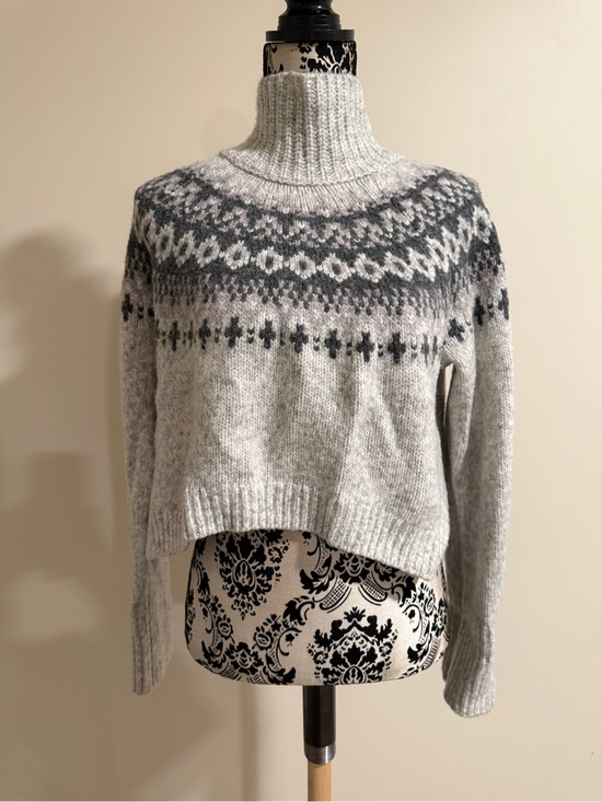 Abercrombie & Fitch Sweaters - Abercrombie and Fitch Cropped Sweater